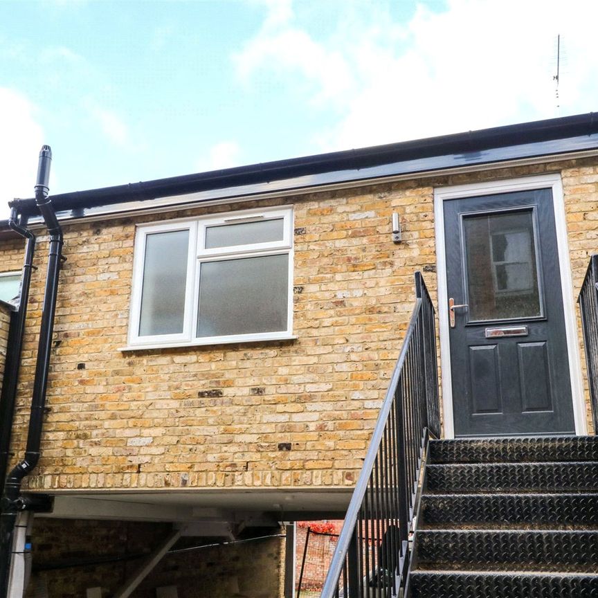 Windmill Hill, EN2, Enfield - Photo 1