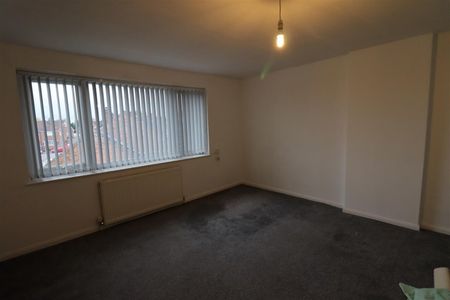 3 BED Flat - Photo 2