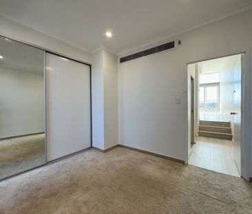 Split Level Two bedroom apartment with Racecourse Views - Photo 3