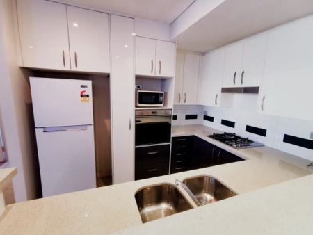 3 bed 2 bath - Photo 3