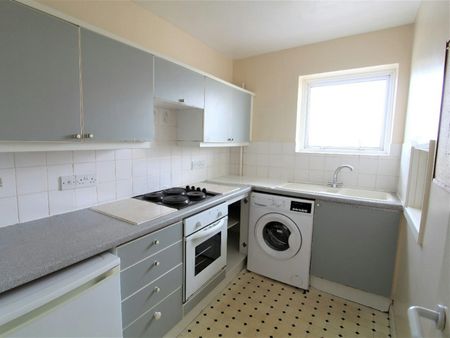 Flat to rent on - Photo 3