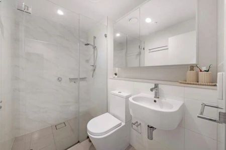 “Modern Lifestyle Apartment in Convenient Location” - Photo 4