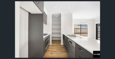 Luxurious Family Home in Thornhill Park - Photo 3