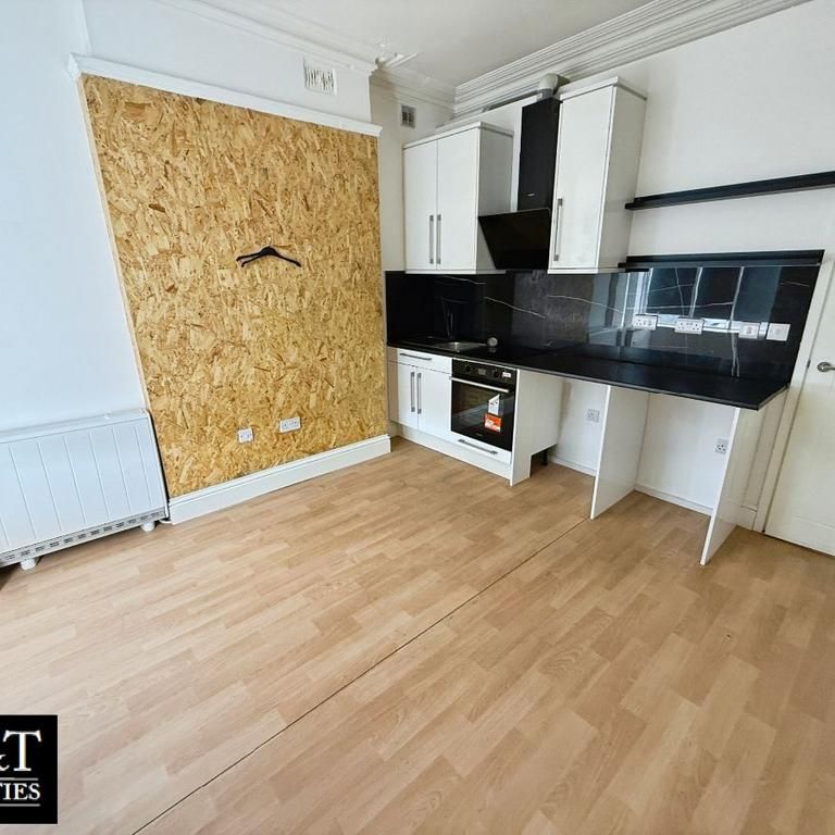 Studio to rent - Photo 1