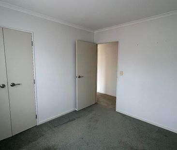 Sunny Three-Bedroom Family Home in the Heart of Howick Village - Photo 3