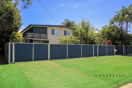 Upstairs 3 bedroom unit with Pool and Yard - Photo 3