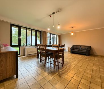 Ruim drie-slaapkamerappartement met garagebox in centrum Tielt! - Foto 2