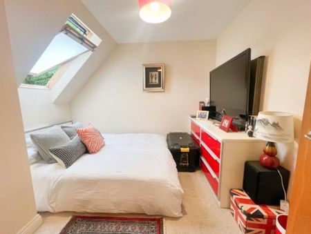 2 Bedroom Maisonette - Photo 2