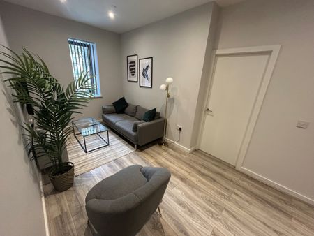 Crosby Road North, Liverpool, L22 - Photo 2