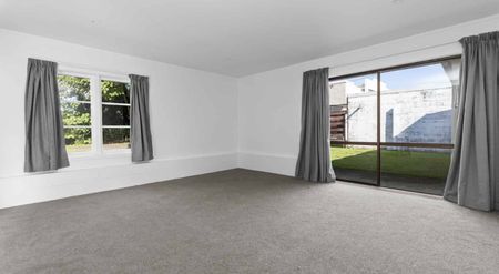 Classic Family Home - Photo 3