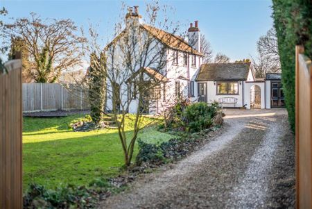 4 bedroom detached house to rent - Photo 3