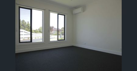 Beautifully Appointed, Near New Town House, 3 Bedroom + Large Study / 2nd Living - Photo 3