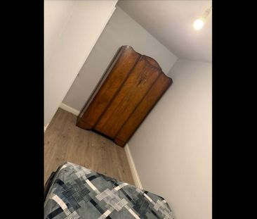 Room in a Shared Flat, Horns Road, IG6 - Photo 2