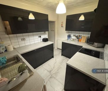 1 bedroom in a house share to rent - Photo 4