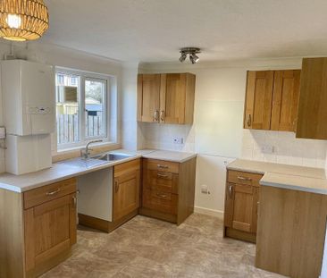 2 bedroom semi-detached house to rent - Photo 2