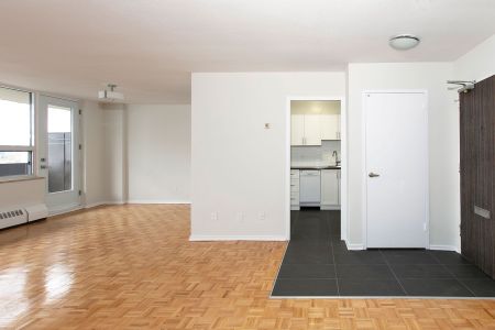 For Lease - 6200 Bathurst Street Unit# 1107, Toronto, Ontario - Photo 5