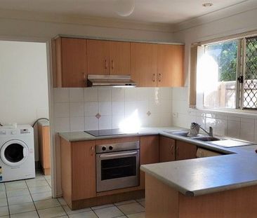 Fully Furnished 3 Bedroom Townhouse in Sunnybank - Photo 5