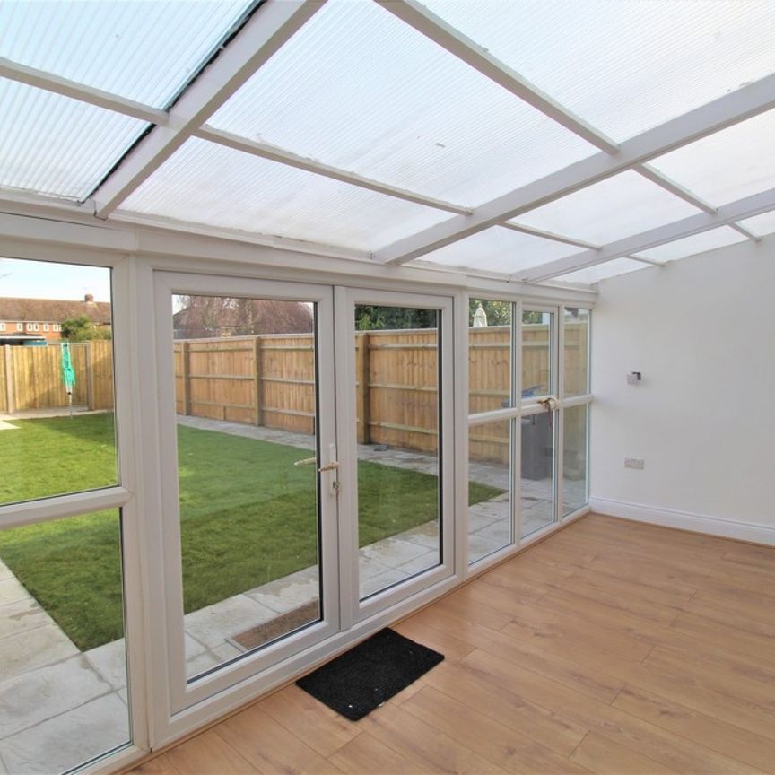 3 bedroom Semi-detached house to rent - Photo 1