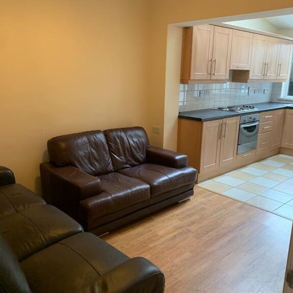 24 Harleston Street, Belfast, BT9 5FS - Photo 1