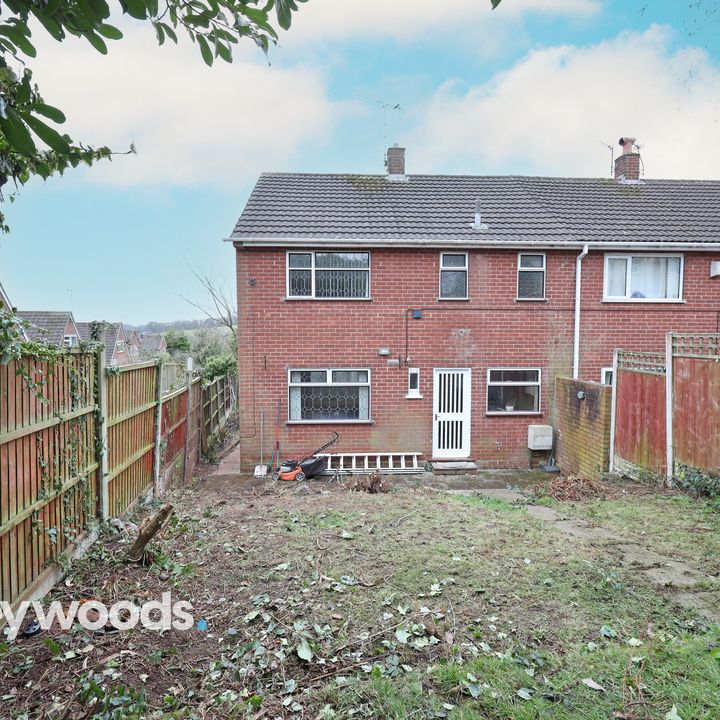 3 bed end of terrace house to rent in Humber Way, Newcastle-under-Lyme, Staffordshire - Photo 1