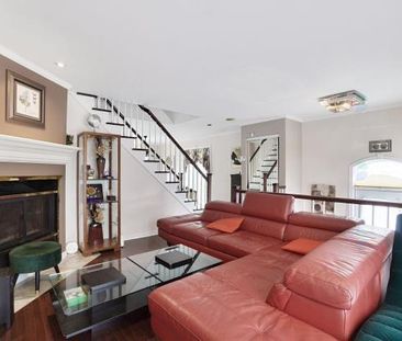 Superbe maison de ville, proche de tout! - Photo 2