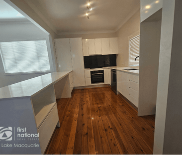 LIVE LIKE ROYALTY ON KING STREET - Photo 4