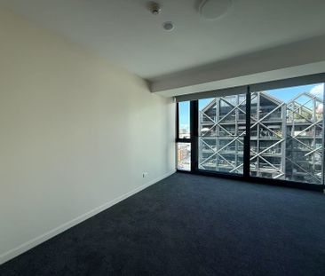 One-bedroom apartment at Imperial Gardens - Photo 2