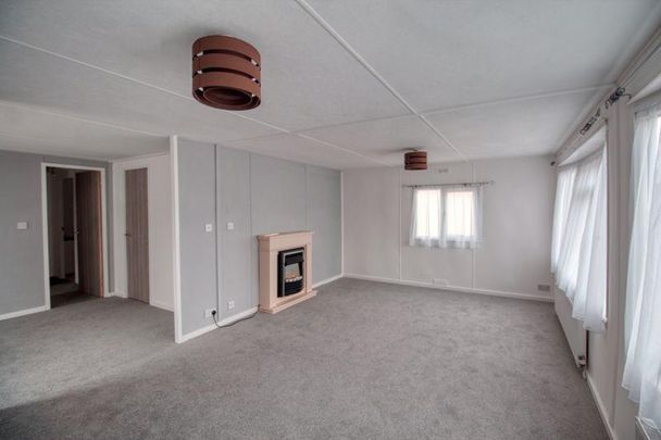 2 bedroom park home to rent - Photo 1