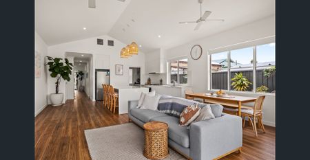 Stunning Fully Furnished Seaside Abode - A short stroll to the sands of Semaphore beach. - Photo 2