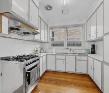 FAMILY HOME WITHIN SCHOOL ZONE - Photo 2