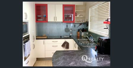 🏡Dual Living On Big Block!!! - Photo 3