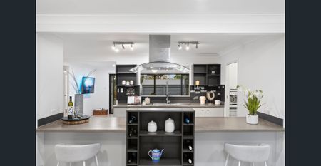 Resort-Style Family Living in Peaceful Underwood with Solar Panel System, Pool, Workshop, Basketball Court and Air Cons - Photo 4