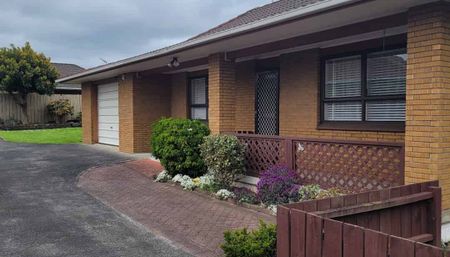 Beautiful tidy 2 bedroom home with large double bedrooms - Photo 3