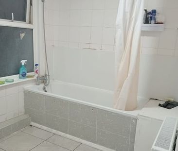 Room in a Shared House, Vicarage Lane, E15 - Photo 4