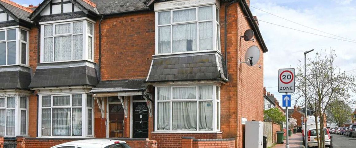 Bearwood Road Room 3 - Photo 1