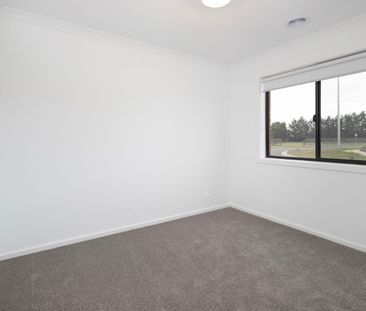 BRIGHT, MODERN HOME, PERFECT FOR FAMILIES OR PROFESSIONALS - Photo 4