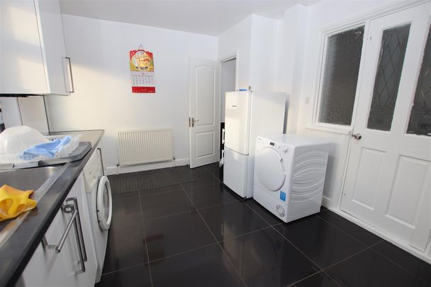 3 bedroom End Terraced to let - Photo 1