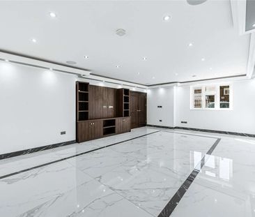 A five bedroom family home with gated off-street parking. - Photo 2