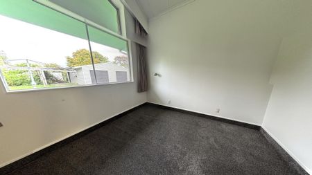 Waikanae - 3 Bedrooms - Photo 2