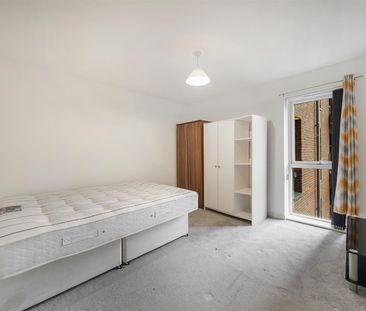 Goshawk Court, Shearwater Drive, NW9 - Photo 2