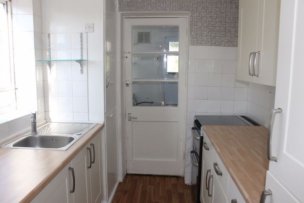 Kingston Road, High Wycombe - Photo 1