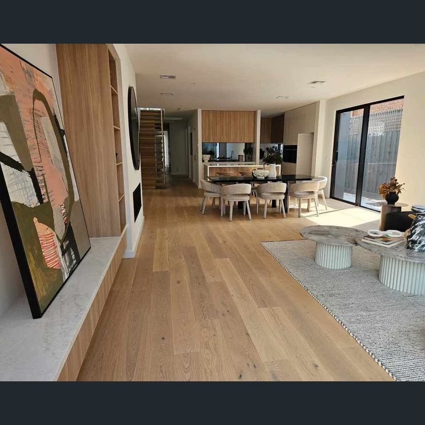 Caulfield South Townhouse for Lease — 4BR, 3BA, $1600/week from 28 February 2026 - Photo 1