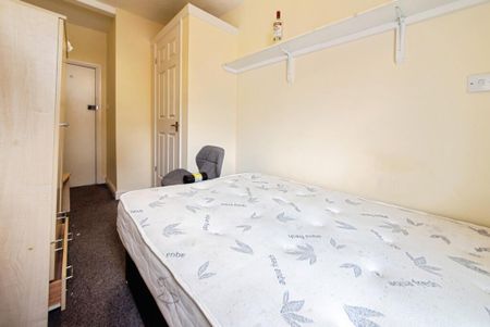 1 bedroom in a house share to rent - Photo 5
