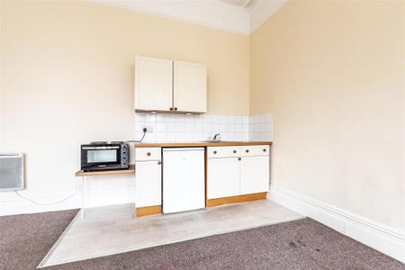Studio to rent - Photo 2