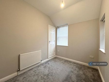 2 bedroom semi-detached house to rent - Photo 2