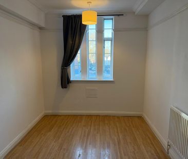 3 bedroom flat to rent - Photo 1