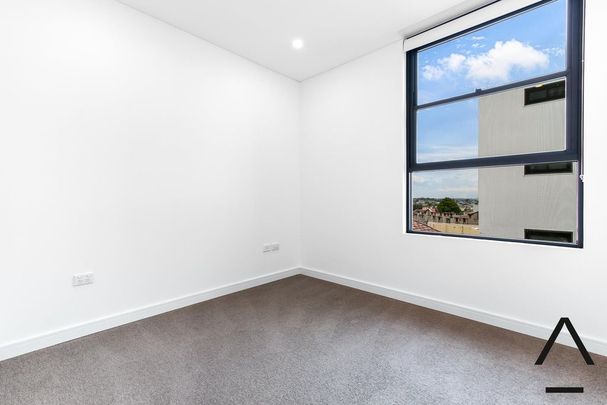 Modern and Convenient Urban Sanctuary in the Heart of Marrickville - Photo 1