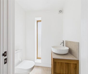 4 bedroom detached house to rent - Photo 3