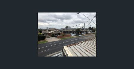 Top floor living at its best! - Photo 4