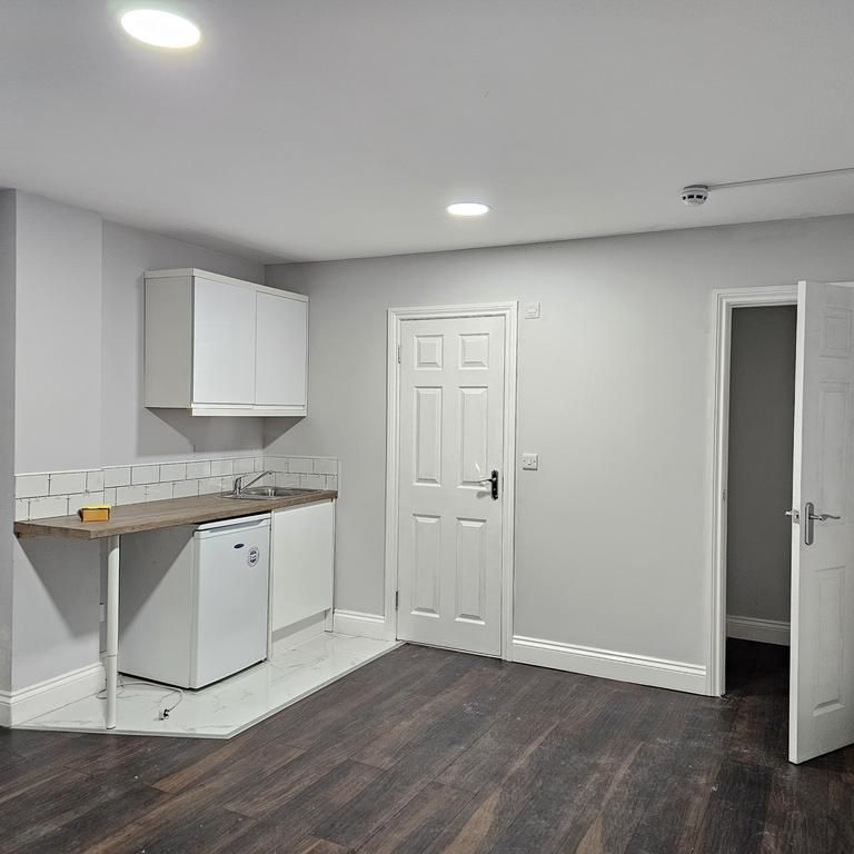 Studio to rent - Photo 1